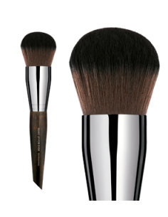 Brocha de polvo tamaño mediano. Las mejores brochas del mercado makeupforever