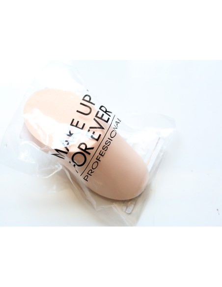 Esponja de maquillaje elíptica.